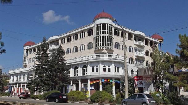 Апартаменты с дизайнерским ремонтом в ТЦ Фрунзенский, 970м от моря.