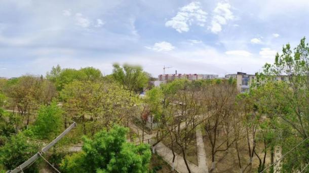 Трёхкомнатная в пгт. Мирный по ул. Школьная, 1,2км от моря.